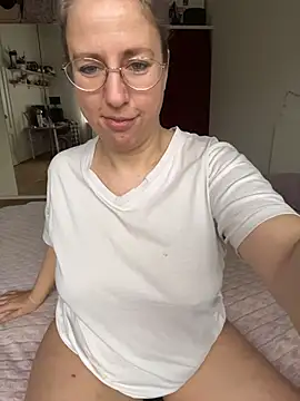 Snapshot of MariaValentine chatting on 17, 1, 2026 MariaValentine online show from 17, 1, 2026