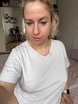 Snapshot of MariaValentine chatting on 3, 2, 2026 MariaValentine online show from 3, 2, 2026