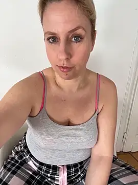 Snapshot of MariaValentine chatting on 25, 2, 2026 MariaValentine online show from 25, 2, 2026