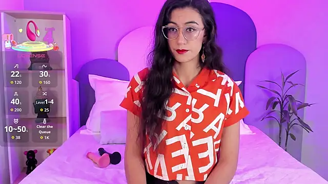 SophieGomez22 online show from 7, 11, 2025