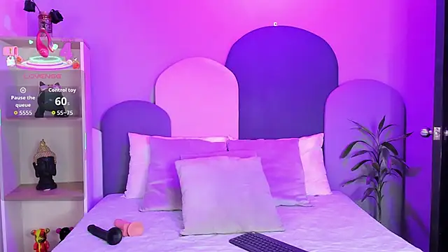 SophieGomez22 online show from 10, 10, 2025