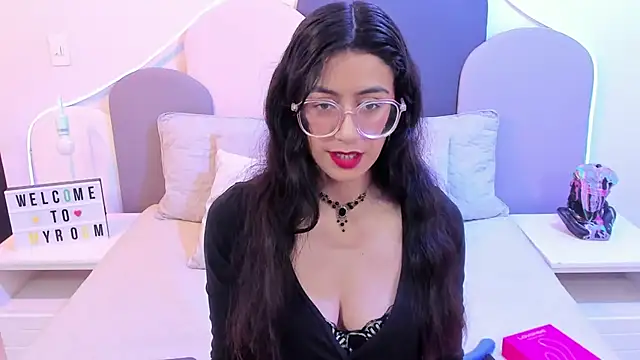 SophieGomez22 online show from 22, 3, 2025