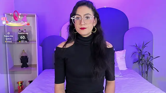 SophieGomez22 online show from 28, 9, 2025