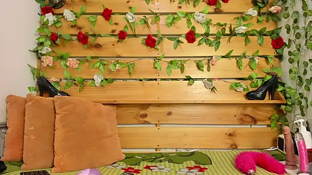 daniela casallas  online show from 19, 12, 2025