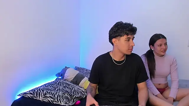 BradLovEmma  online show from 1, 2, 2025