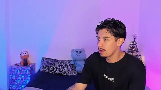 BradLovEmma  online show from 28, 12, 2024