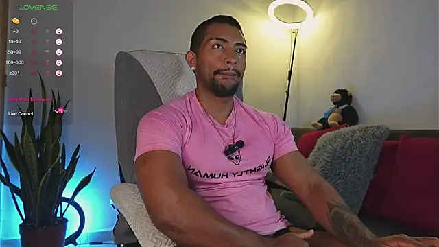 Snapshot of Couple_muscle1 chatting on 27, 4, 2026 Couple muscle1 online show from 27, 4, 2026