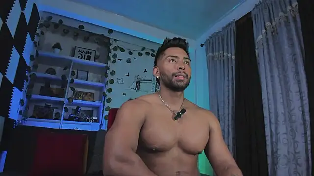 Snapshot of Couple_muscle1 chatting on 5, 2, 2026 Couple muscle1 online show from 5, 2, 2026