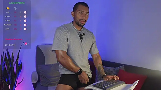 Snapshot of Couple_muscle1 chatting on 21, 4, 2026 Couple muscle1 online show from 21, 4, 2026