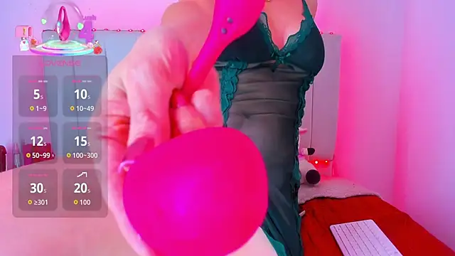 Snapshot of caro_lyne_ chatting on 23, 5, 2026 caro lyne online show from 23, 5, 2026