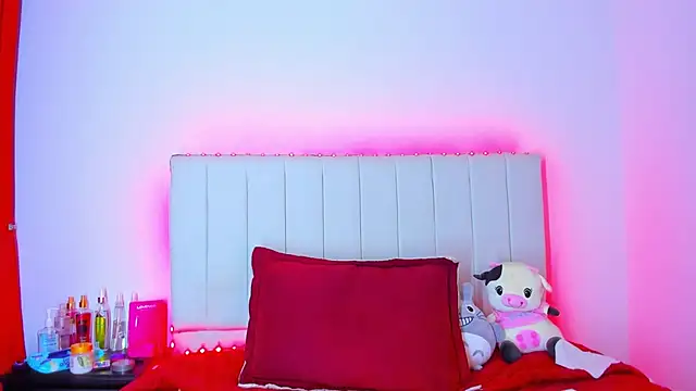 Snapshot of caro_lyne_ chatting on 4, 5, 2026 caro lyne online show from 4, 5, 2026