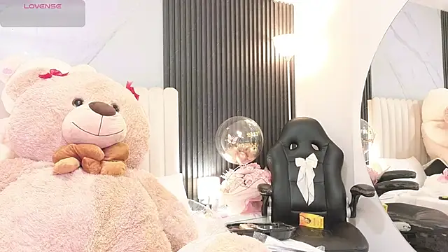 Madiee Rhea online show from 28, 5, 2026
