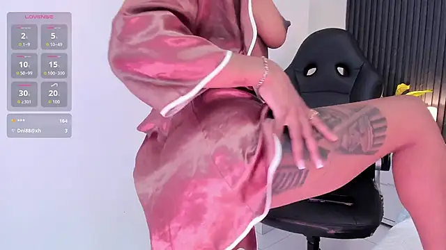 Snapshot of Madiee_Rhea chatting on 7, 2, 2026 Madiee Rhea online show from 7, 2, 2026