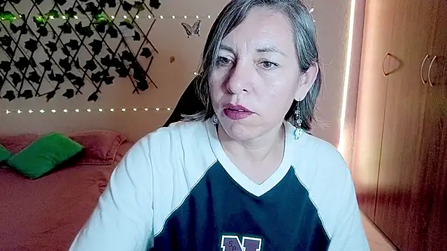 Snapshot of Lady_breaks_hearts chatting on 20, 11, 2025 Lady breaks hearts online show from 20, 11, 2025