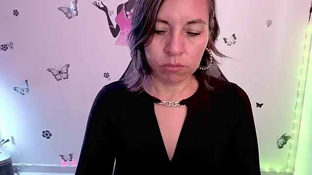Lady breaks hearts online show from 28, 4, 2026
