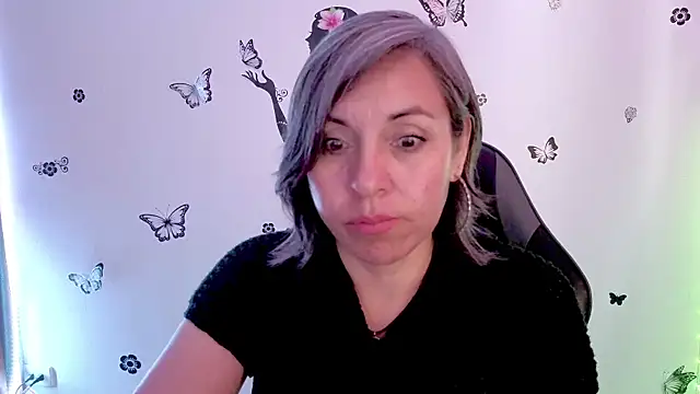 Lady breaks hearts online show from 16, 4, 2026