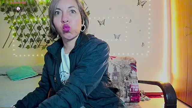 Snapshot of Lady_breaks_hearts chatting on 24, 9, 2025 Lady breaks hearts online show from 24, 9, 2025