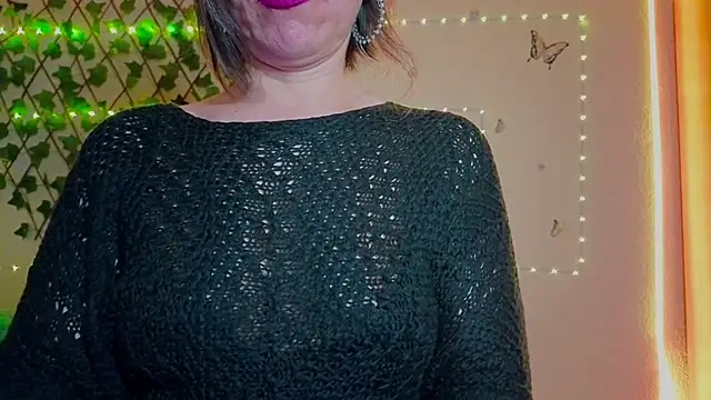 Snapshot of Lady_breaks_hearts chatting on 16, 10, 2025 Lady breaks hearts online show from 16, 10, 2025