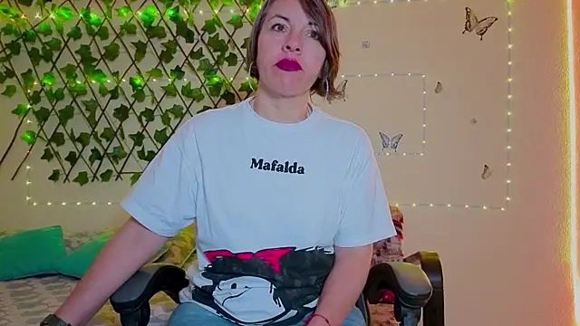 Snapshot of Lady_breaks_hearts chatting on 30, 10, 2025 Lady breaks hearts online show from 30, 10, 2025