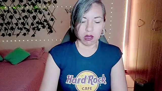 Snapshot of Lady_breaks_hearts chatting on 22, 11, 2025 Lady breaks hearts online show from 22, 11, 2025