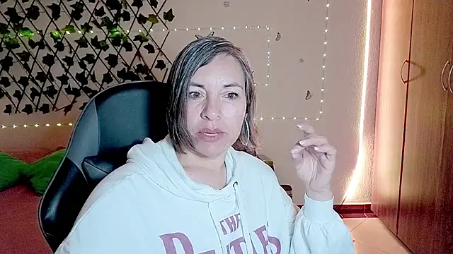 Snapshot of Lady_breaks_hearts chatting on 14, 11, 2025 Lady breaks hearts online show from 14, 11, 2025