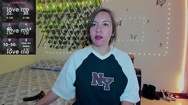 Snapshot of Lady_breaks_hearts chatting on 11, 9, 2025 Lady breaks hearts online show from 11, 9, 2025