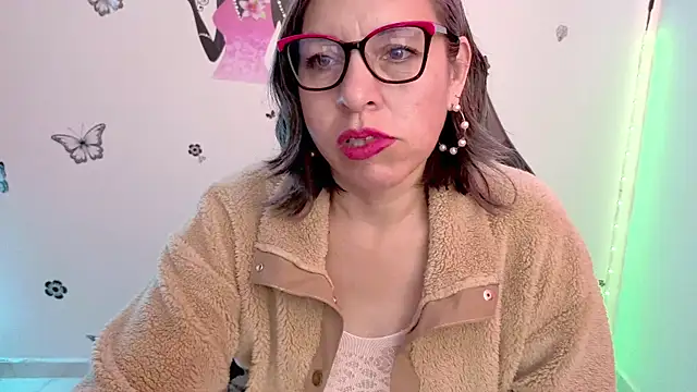 Snapshot of Lady_breaks_hearts chatting on 3, 6, 2026 Lady breaks hearts online show from 3, 6, 2026