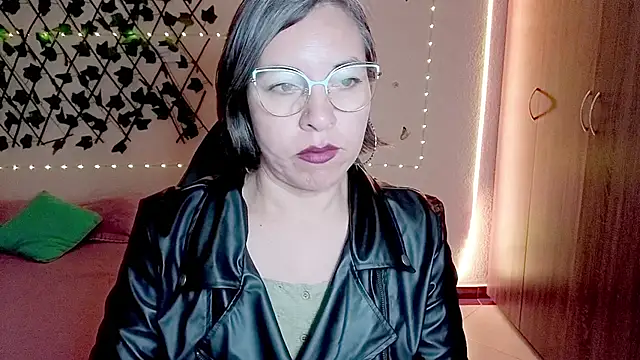 Snapshot of Lady_breaks_hearts chatting on 27, 11, 2025 Lady breaks hearts online show from 27, 11, 2025