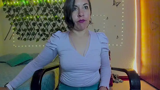 Snapshot of Lady_breaks_hearts chatting on 25, 9, 2025 Lady breaks hearts online show from 25, 9, 2025