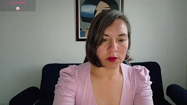 Lady breaks hearts online show from 4, 12, 2025