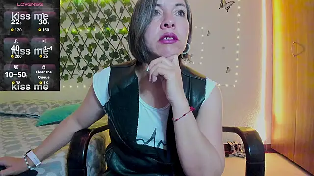 Snapshot of Lady_breaks_hearts chatting on 18, 9, 2025 Lady breaks hearts online show from 18, 9, 2025