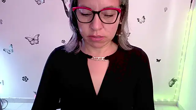 Lady breaks hearts online show from 12, 5, 2026