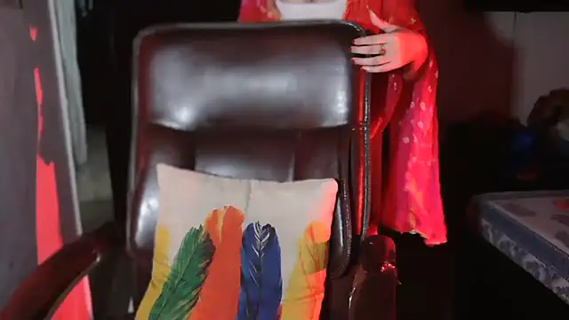 Snapshot of urvashihott chatting on 3, 10, 2025 urvashihott online show from 3, 10, 2025