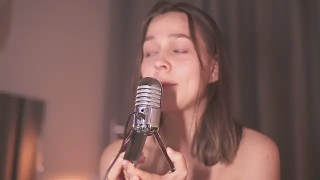 Addelin Moon online show from 7, 3, 2025