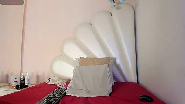 Lorena Hawkins online show from 19, 2, 2025