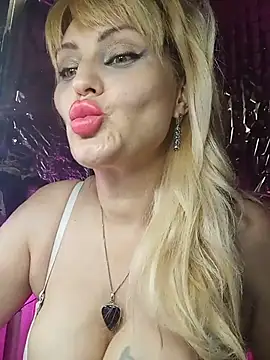 Snapshot of Freya_Milf chatting on 20, 7, 2026 Freya Milf online show from 20, 7, 2026