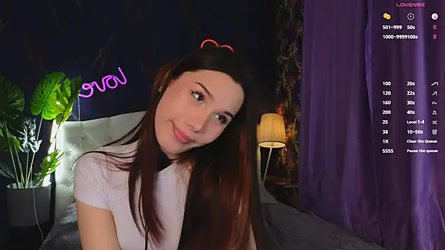 Kaia Sunshine Mia online show from 28, 2, 2025