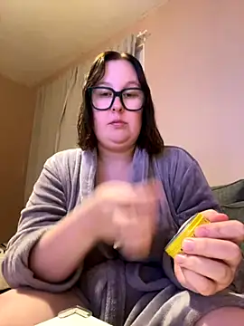 Misssmilf online show from 4, 11, 2025