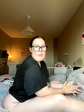 Misssmilf online show from 7, 11, 2025