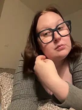 Misssmilf online show from 5, 12, 2025