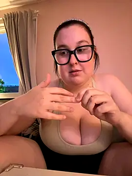 Misssmilf online show from 2, 10, 2025