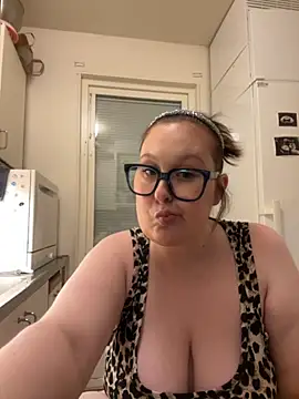 Misssmilf online show from 5, 11, 2025