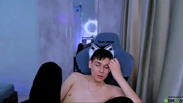 Snapshot of Foxicfu chatting on 4, 2, 2025 Foxicfu online show from 4, 2, 2025