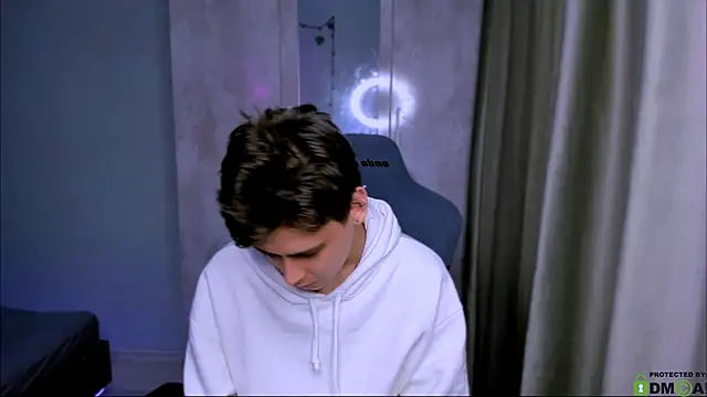 Snapshot of Foxicfu chatting on 1, 3, 2025 Foxicfu online show from 1, 3, 2025