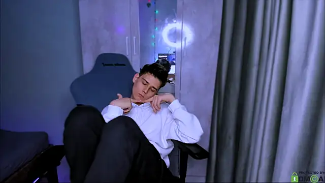 Snapshot of Foxicfu chatting on 4, 3, 2025 Foxicfu online show from 4, 3, 2025