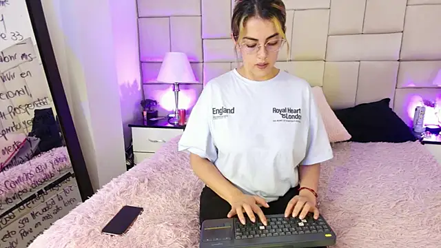 IsisLoveyes  online show from 24, 3, 2026