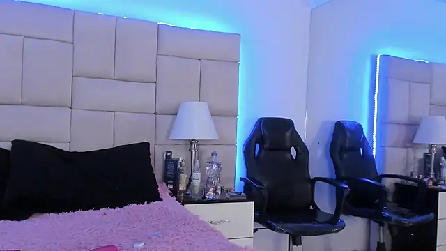 IsisLoveyes  online show from 7, 3, 2025