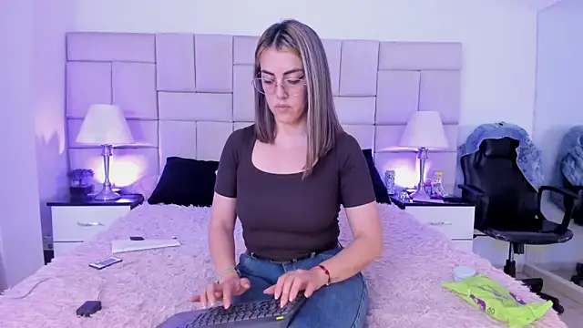 IsisLoveyes  online show from 2, 2, 2026