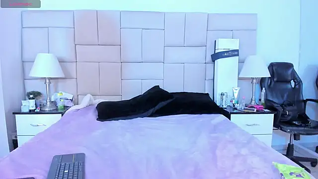 IsisLoveyes  online show from 11, 10, 2025