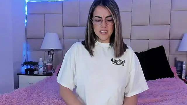 IsisLoveyes  online show from 22, 3, 2025